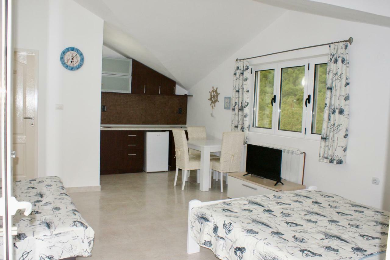 Studio Apartments Morinj Exterior foto
